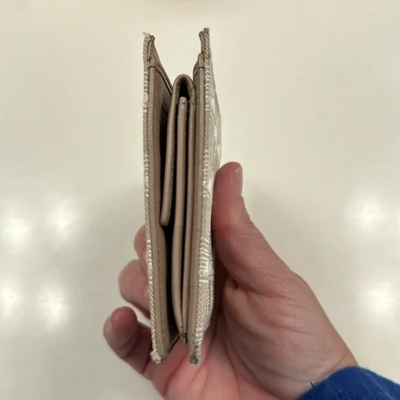 Chanel - Cloth Bifold wallet - great condition AUTHENTIC - Picture 12 of 15